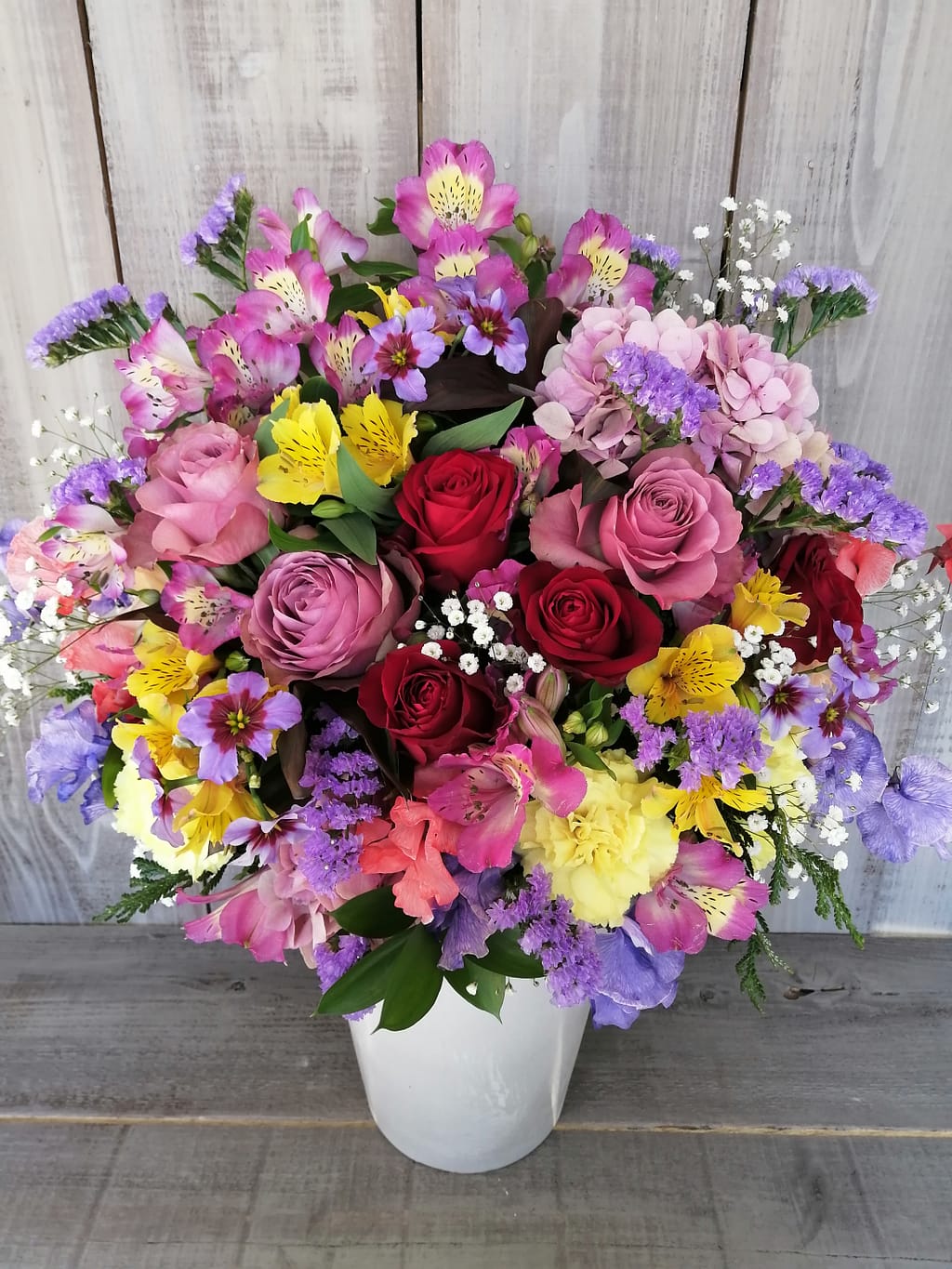 六本木にお届けした誕生日御祝いのアレンジメントフラワー