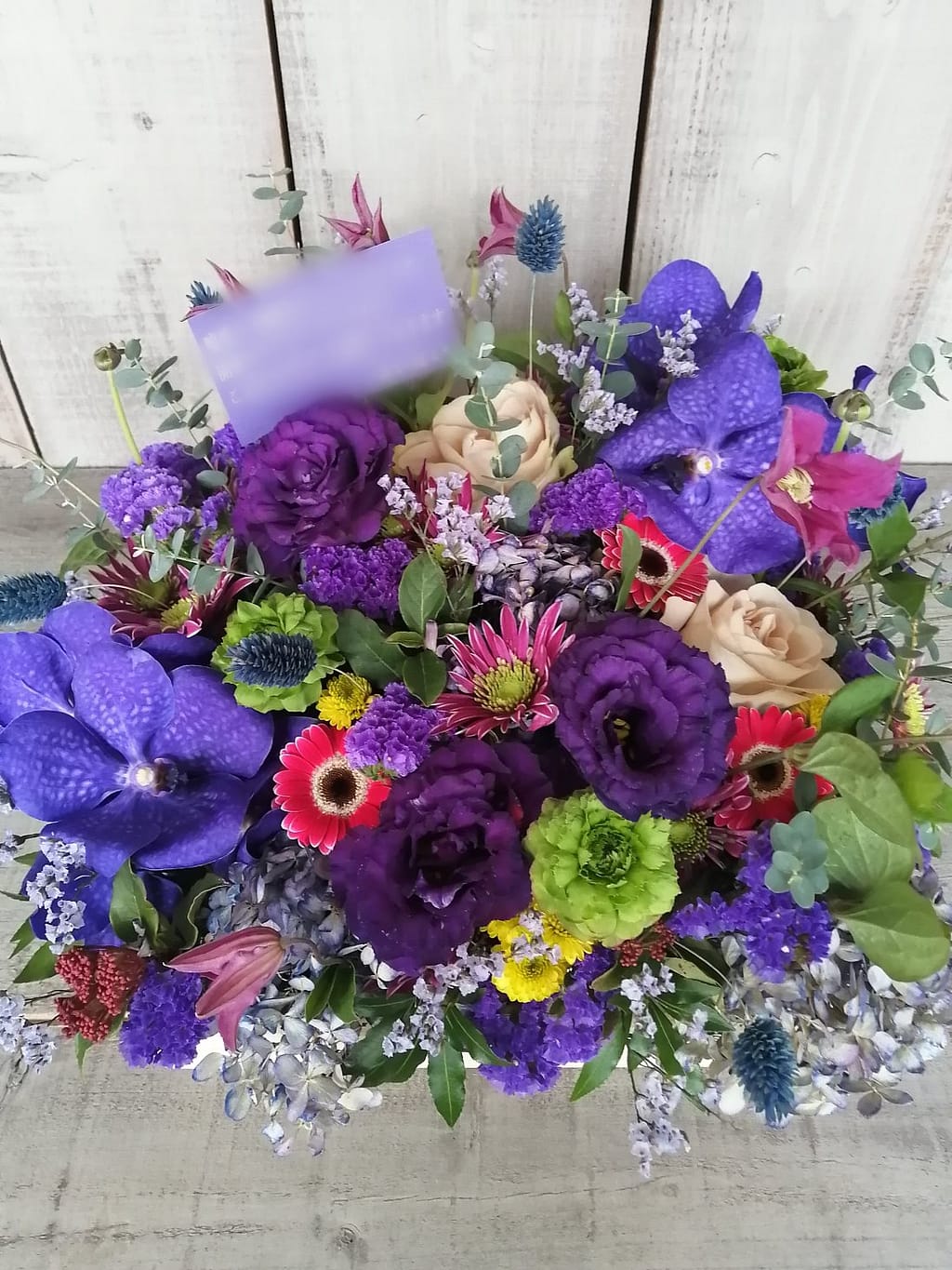 ヒューリックホールにお届けした楽屋花 紫系