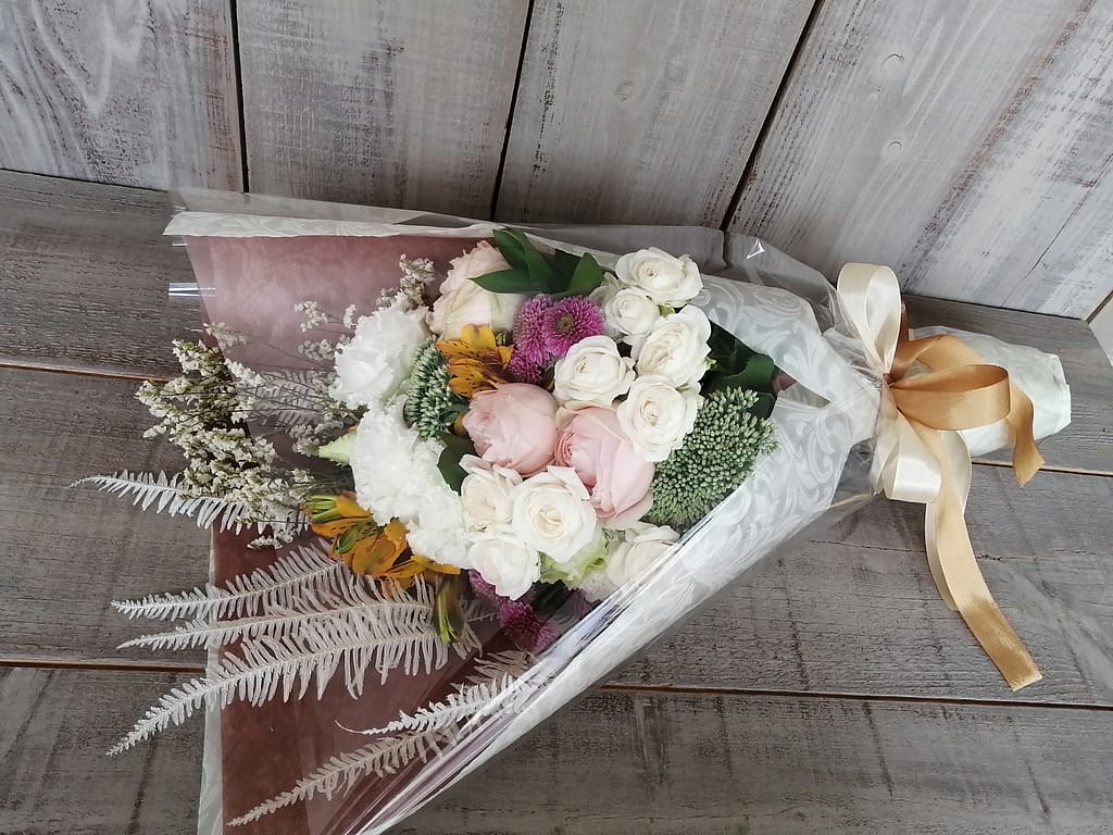 アンティークな雰囲気の花束