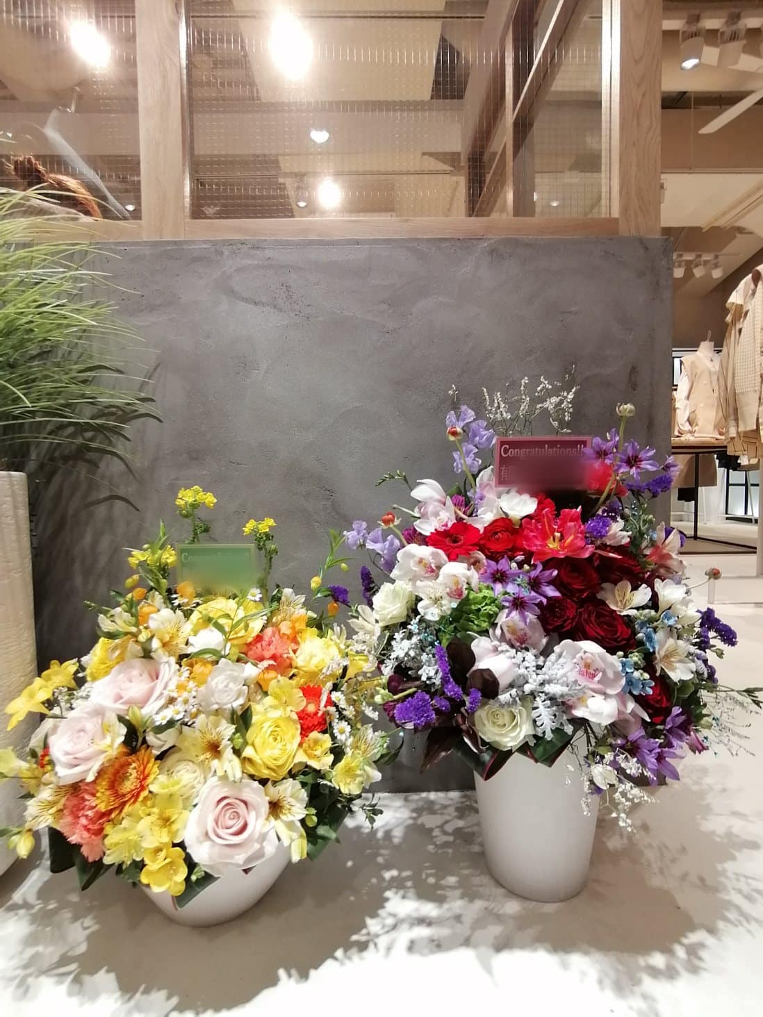 ルミネ北千住にお届けした開店御祝いのアレンジメントフラワー