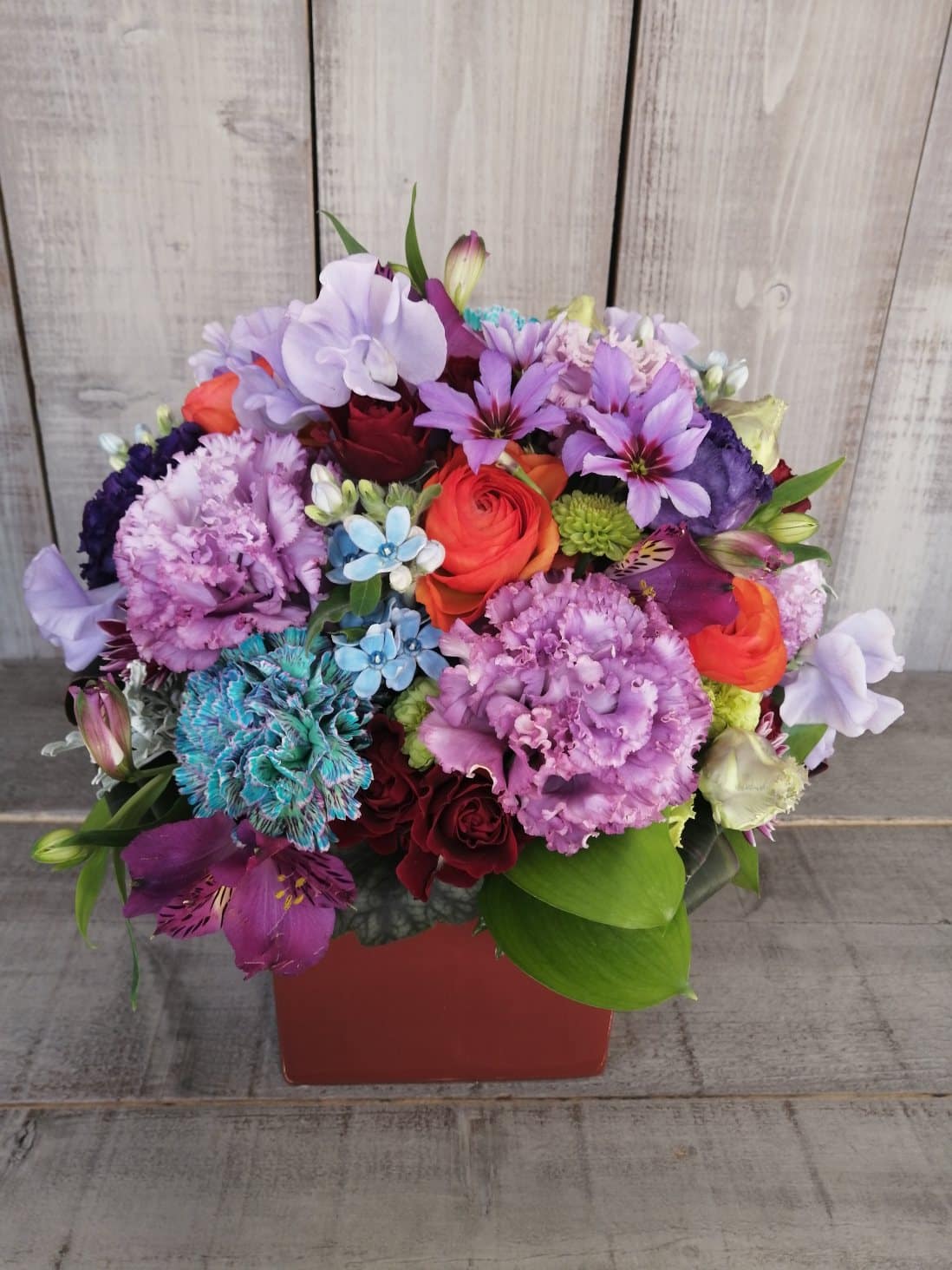 大人の雰囲気のアレンジメントフラワー