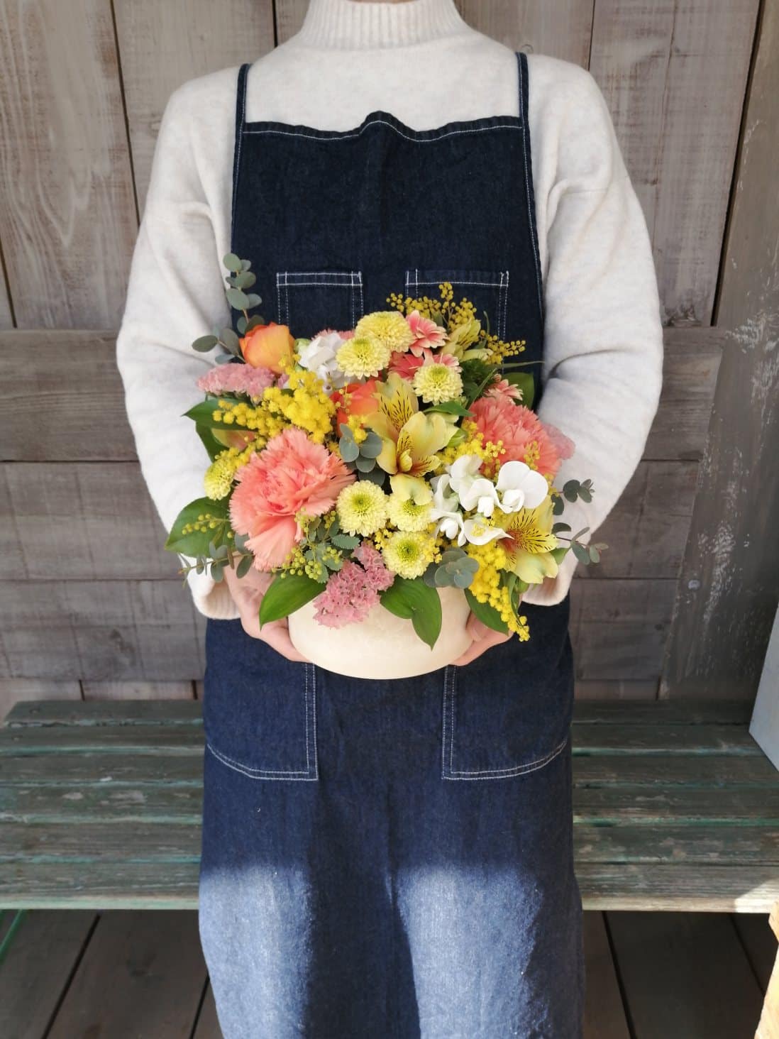 春の花材のアレンジメント