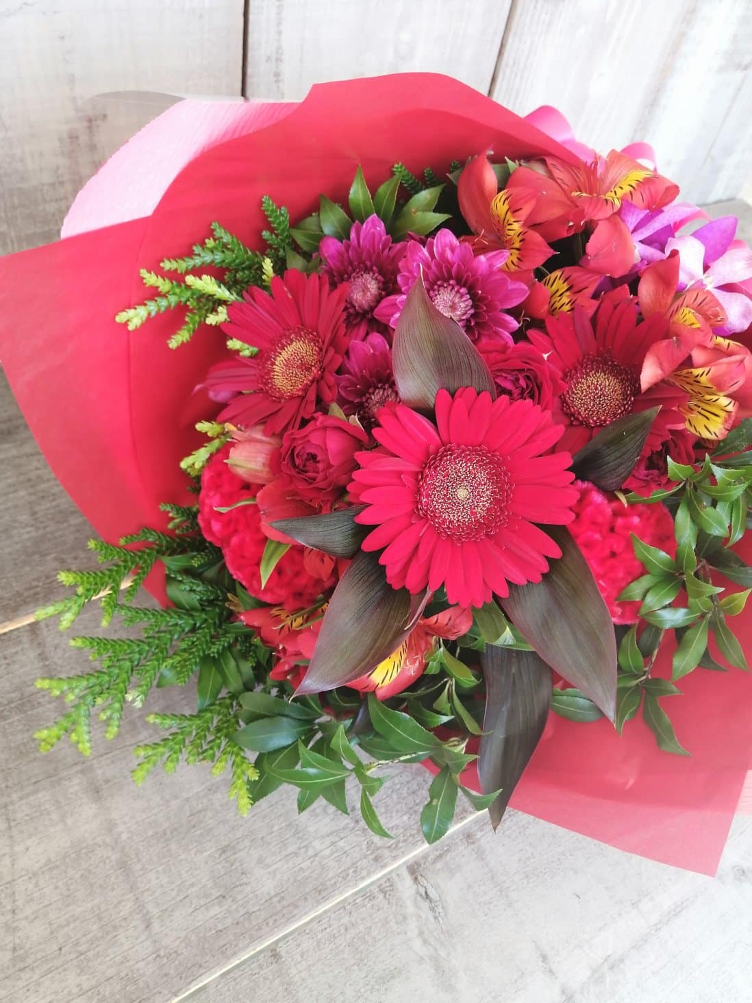 子供のピアノ発表会用の花束 赤 パーシモンホール