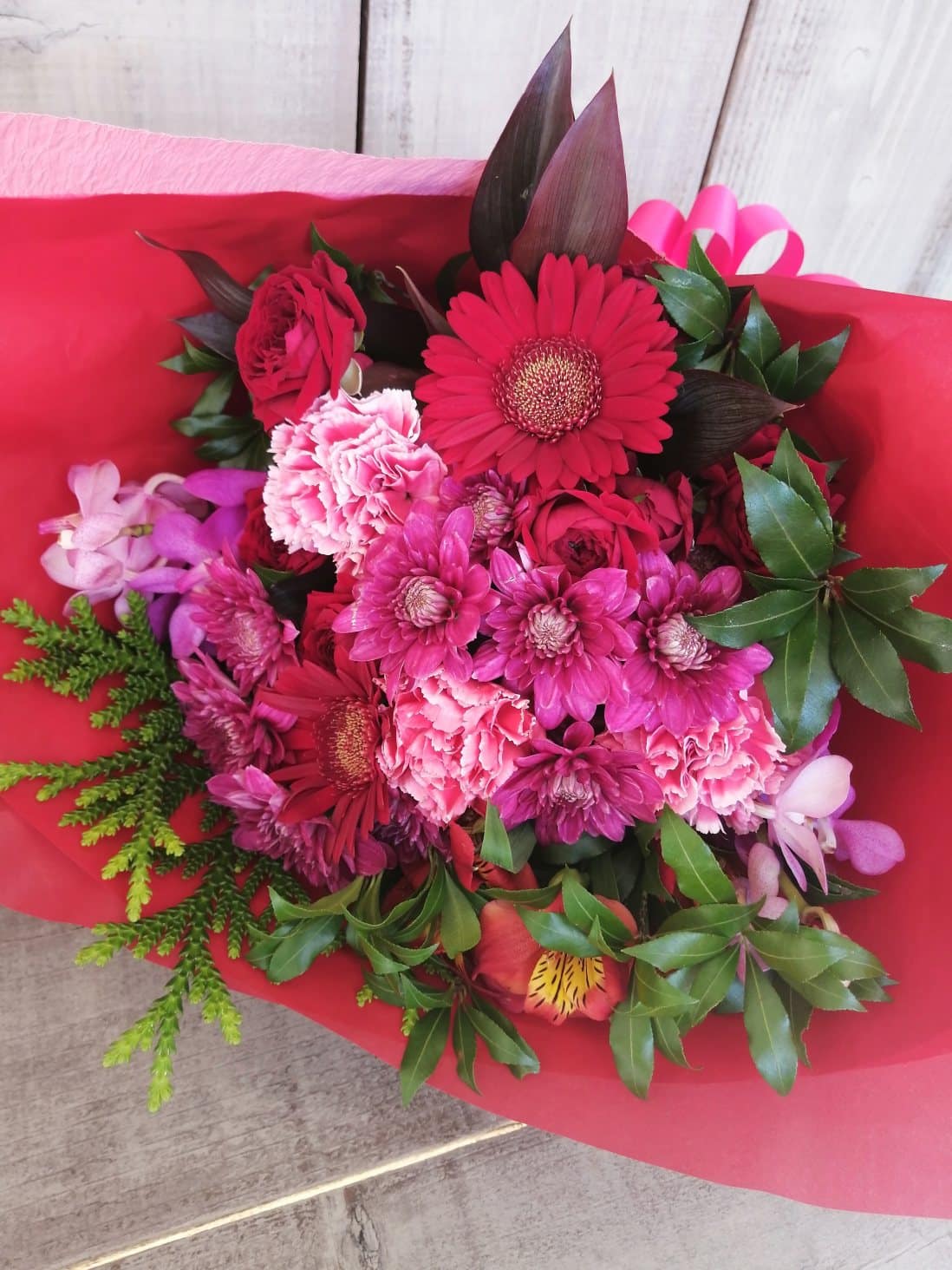 子供のピアノ発表会用の花束 赤色 パーシモンホール