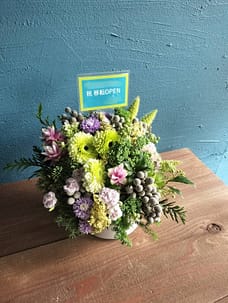 古着店の移転御祝いにお届けしたフラワーアレンジメント