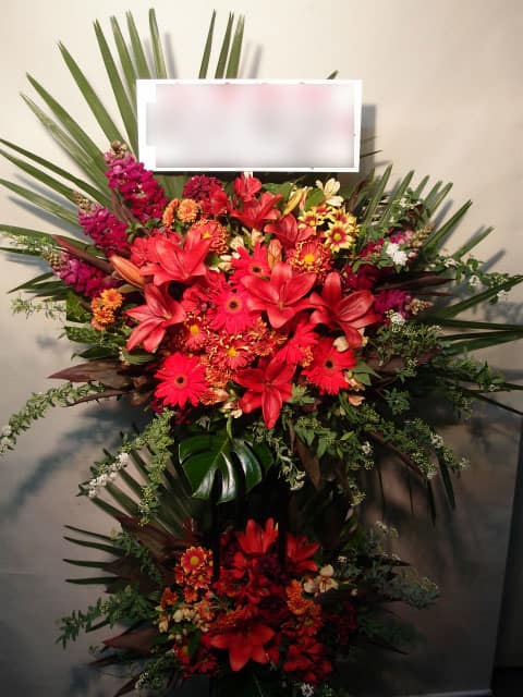 場所:千本桜ホール イメージ:おまかせ、おすすめ 用途:公演ロビー花 その他:スタンド花2段