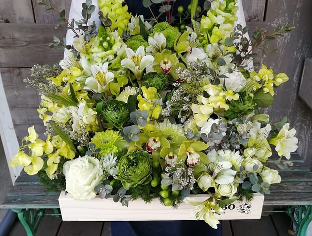 美容室の開店御祝いアレンジメント　ボックスフラワー
