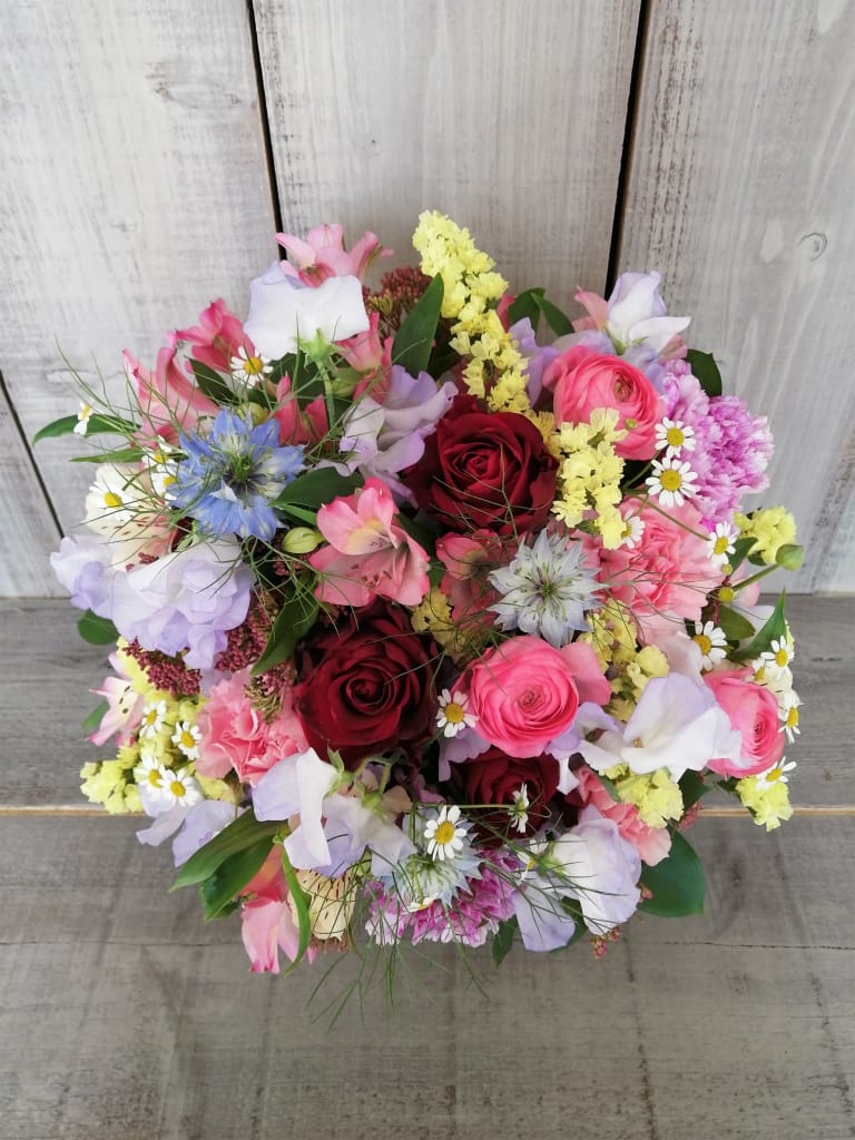 目黒区祐天寺にお届けした誕生日御祝いのアレンジメントフラワー