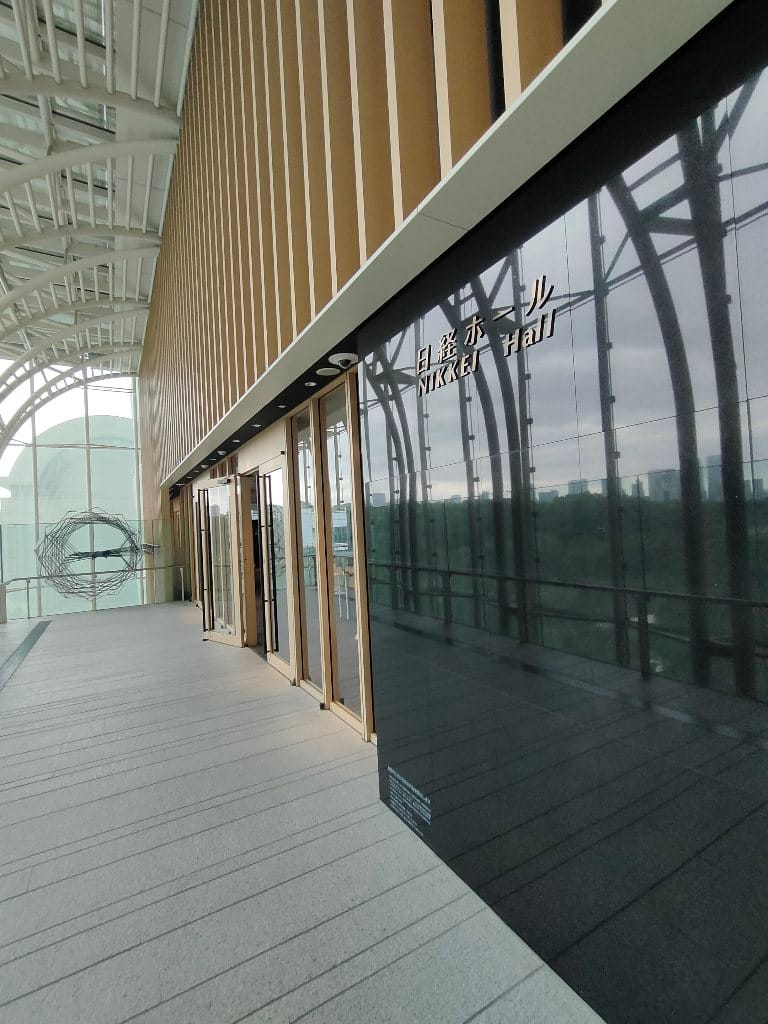 日経ホール外観・入口