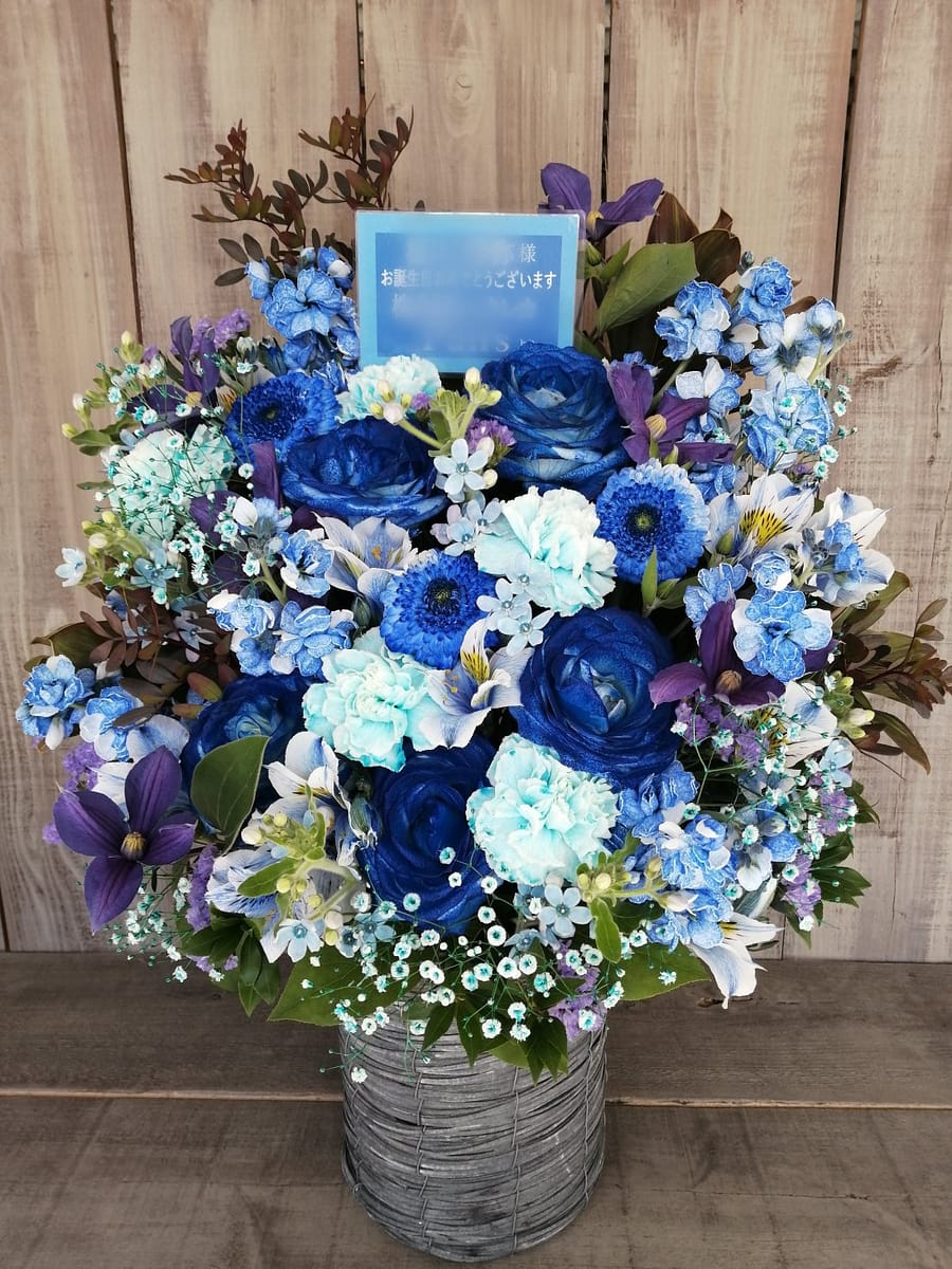 青色系のアレンジメント 誕生日御祝い 芸能事務所にお届け