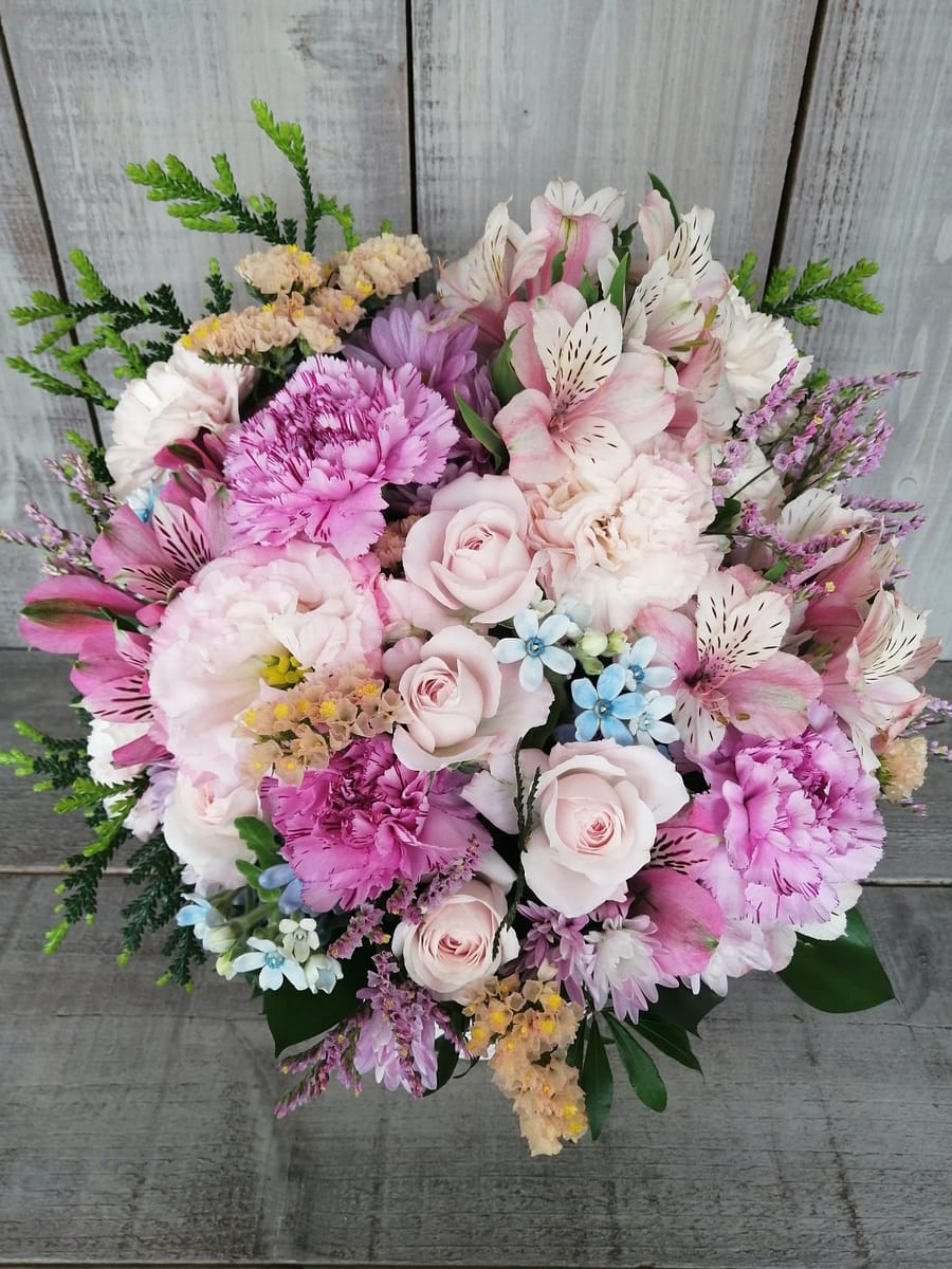 目黒区東山にお届けした記念日のアレンジメント