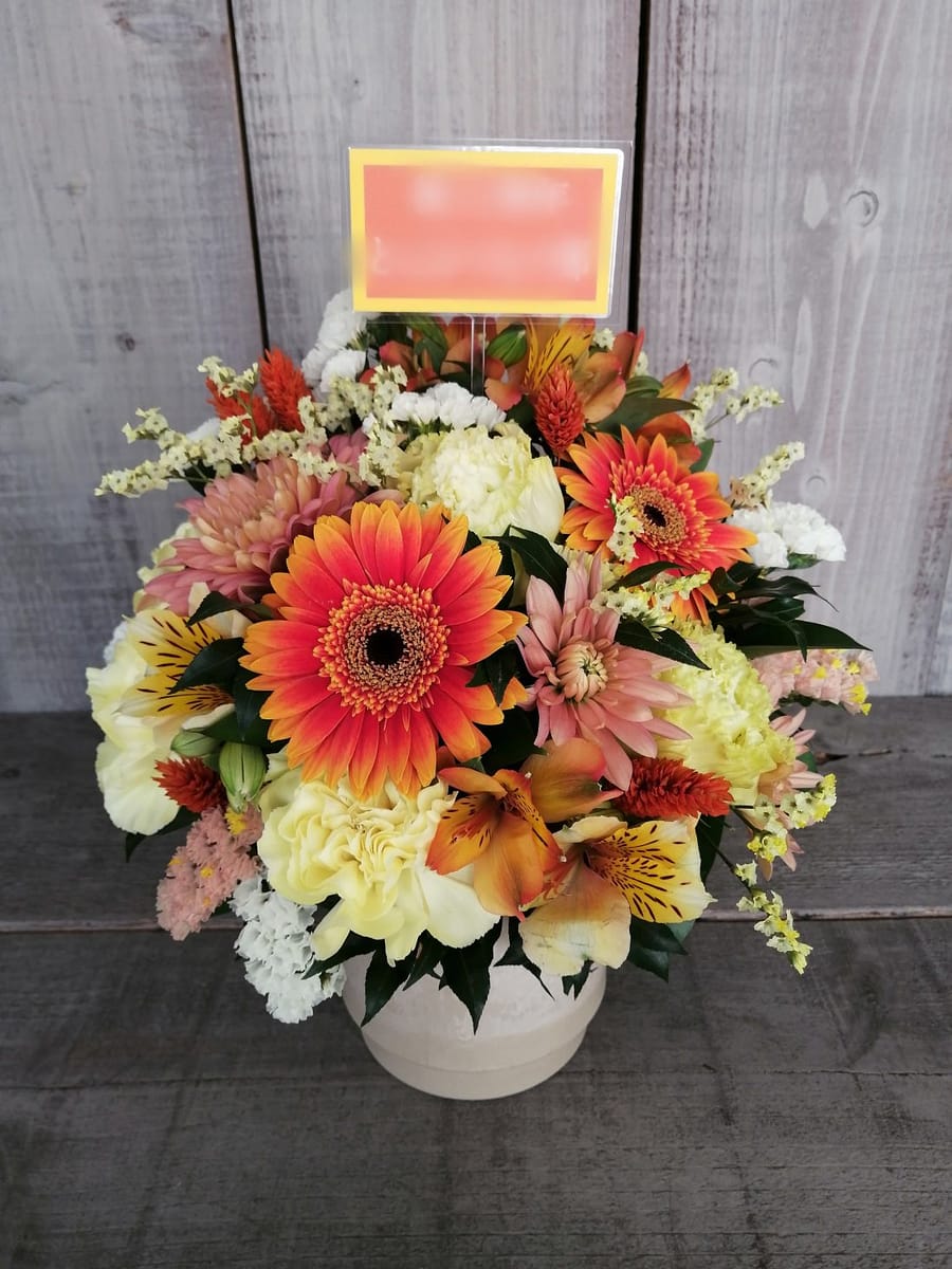 黄色オレンジ系の明るいアレンジメント 周年記念