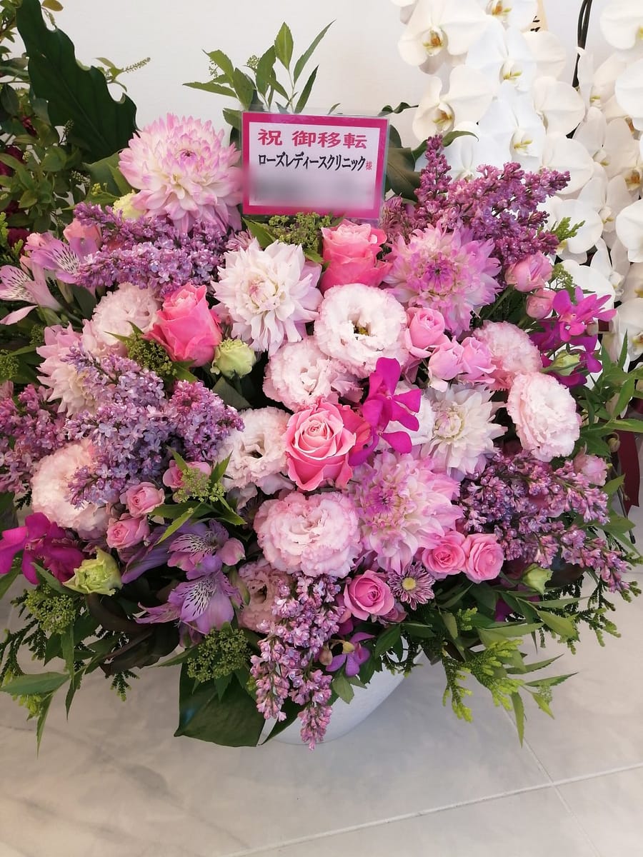 世田谷区等々力にお届けしたライラックのアレンジメント