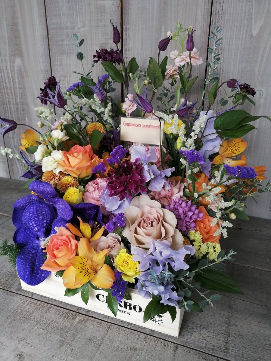 広尾のレストランにお届けしたボックスフラワー